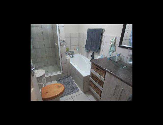 3 BEDROOM SECTIONAL TITLE TO LET IN GEELHOUTPARK